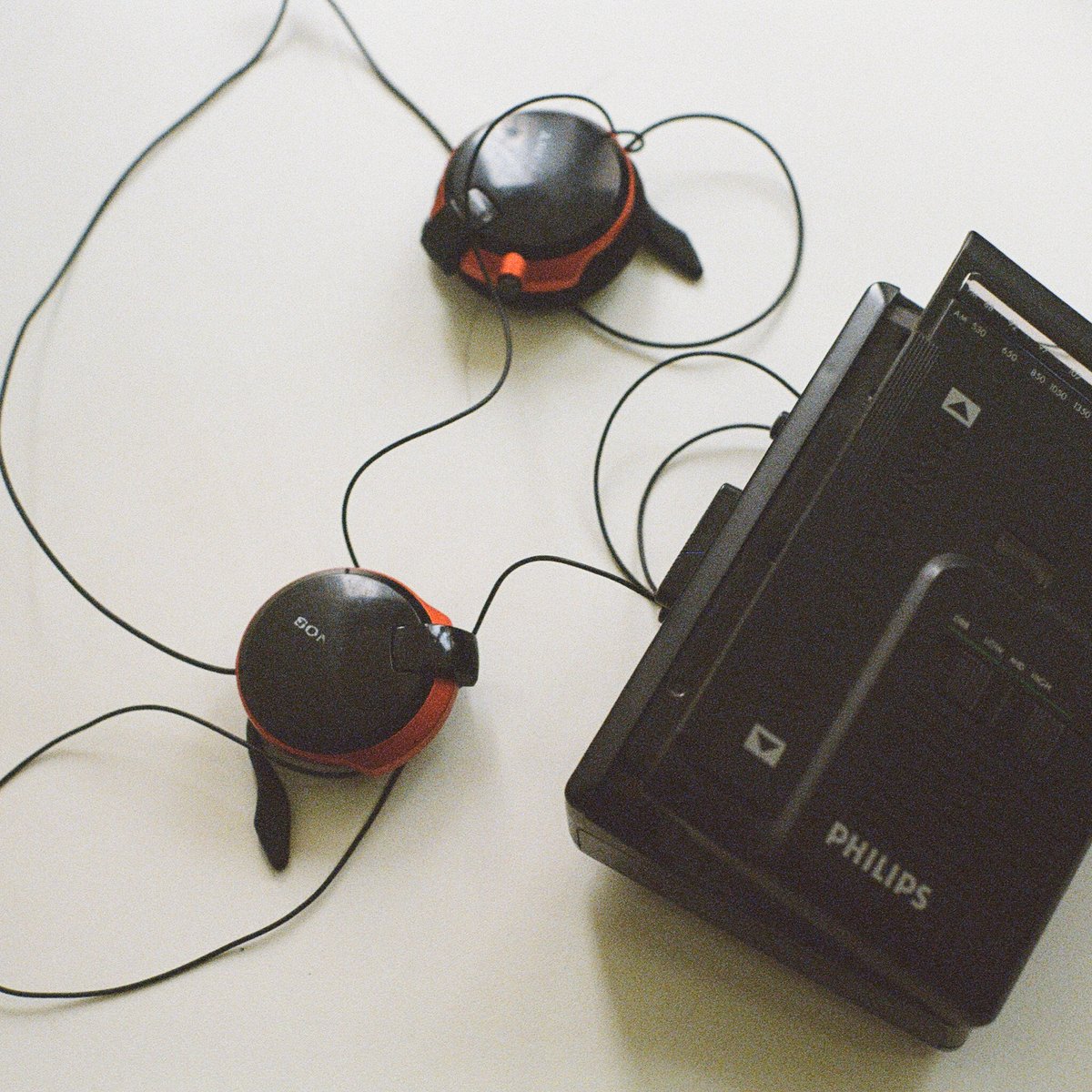 Philips 卡式機與 Sony 耳機